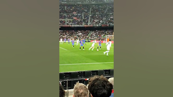 Barça-Eintracht: Penalti cometido por Eric García. (clarísimo e innecesario) #EricOUT #MinguezaOUT