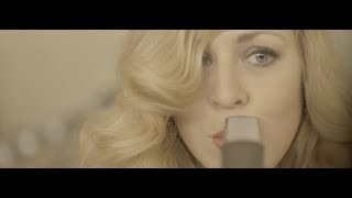 Video thumbnail of "RHONDA l Camera (Official Video)"