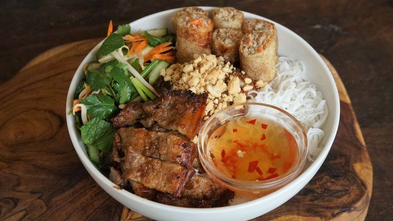 Vietnamese Lemongrass Grilled Pork Belly Salad: Bun Thit Nuong Cha Gio / Bo  Bun - Morgane Recipes - YouTube