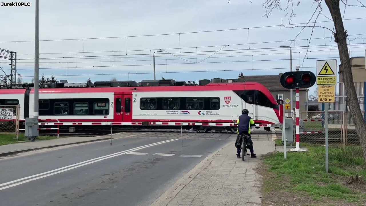 Przejazd kolejowy Luboń #1 // Polish Level Crossing