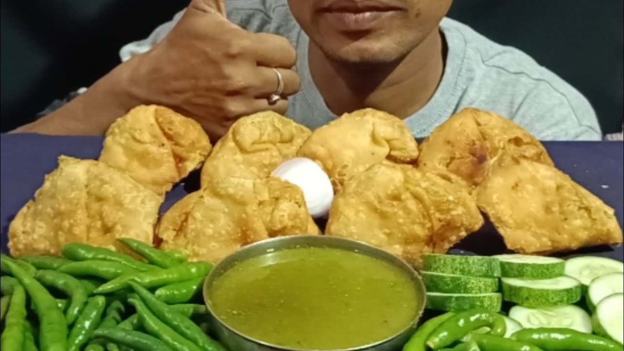 ASMR EATING 10 PIC SAMOSA GREEN CHILLl ONION MUGBAN KUKAMBAR 10 SAMOSA