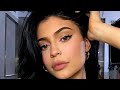 Kylie Jenner Begs Her Fans For Money