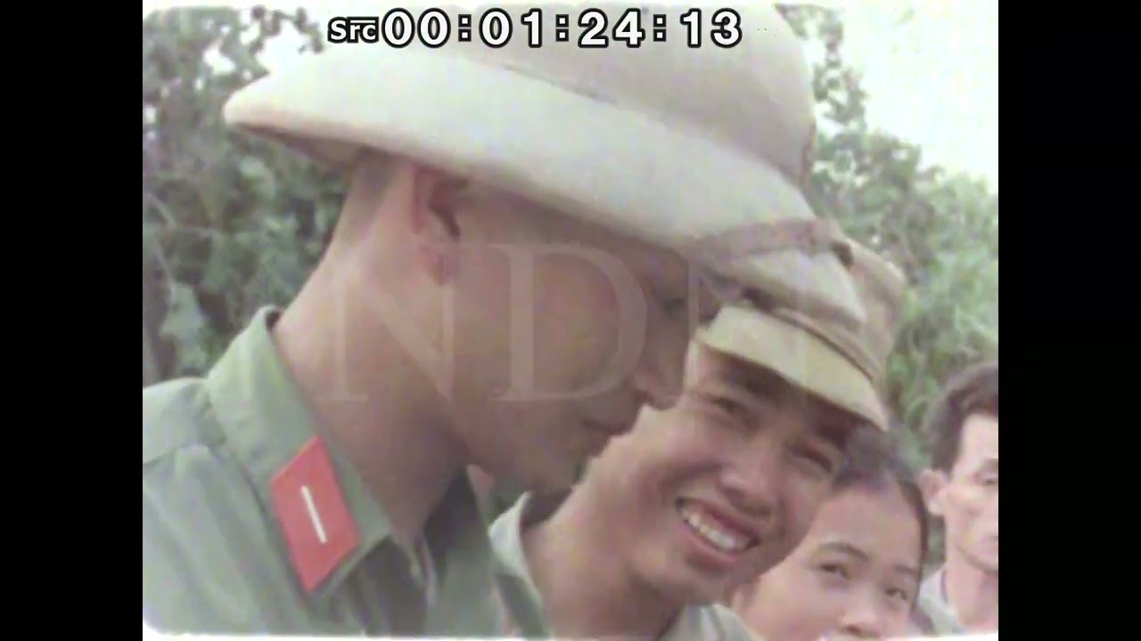 1969.05.12 ハノイでアメリカ偵察機撃墜 - YouTube