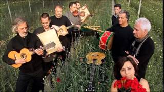 Video thumbnail of "BRIGADA VICTOR JARA- Raparigas Mondadeiras (Tradicional de Penha Garcia)"