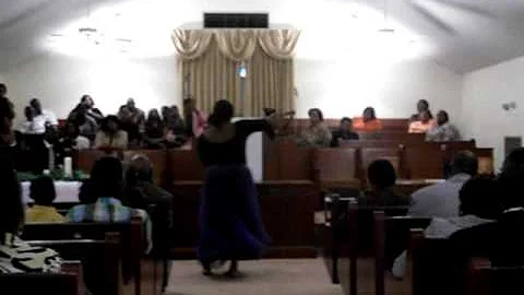 She' Praise Dancing to "Set the Atmosphere