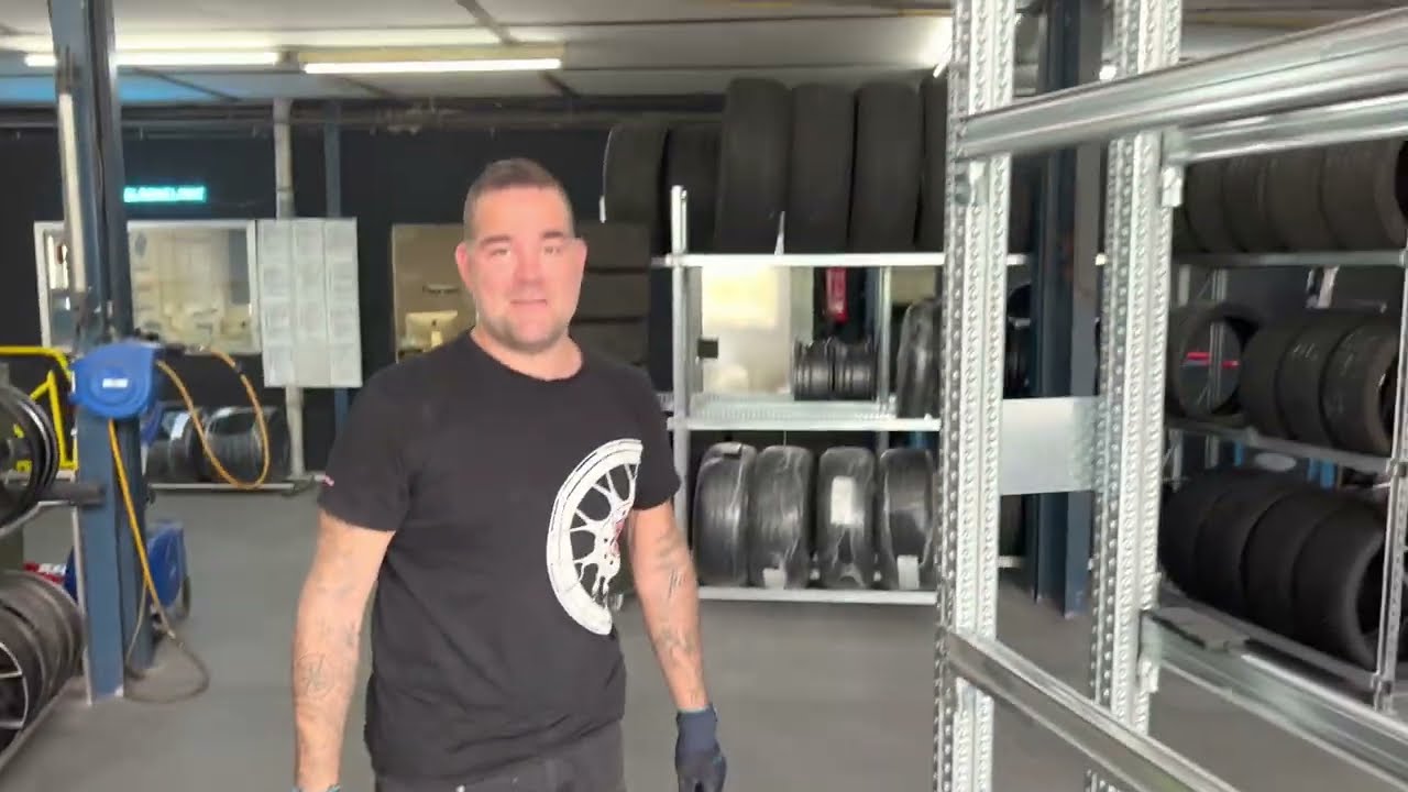 Montage Reifenregal TS von Lagertechnik.de