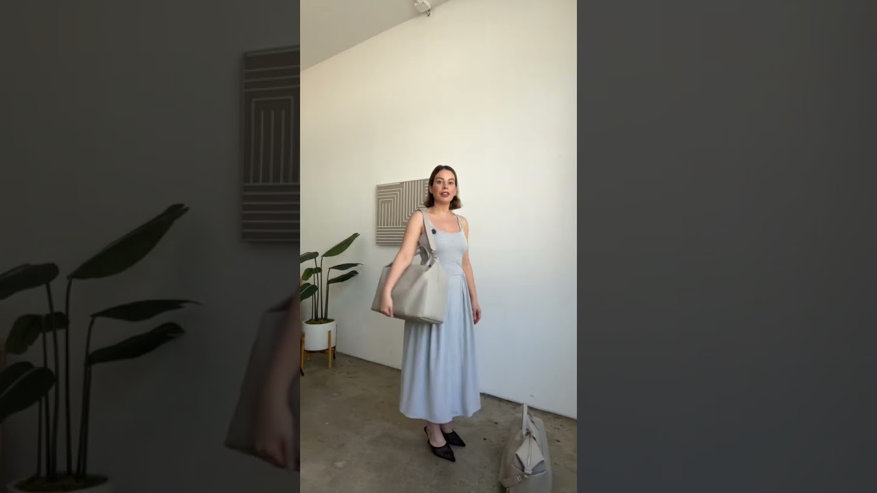 comparing our diaper bags Emmy full and Emmy midi as shoulder bags! 