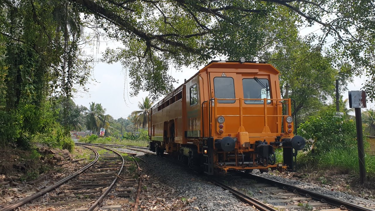 අවිස්සාවේල්ල බලා යන ටැම්පින් මැශිම....