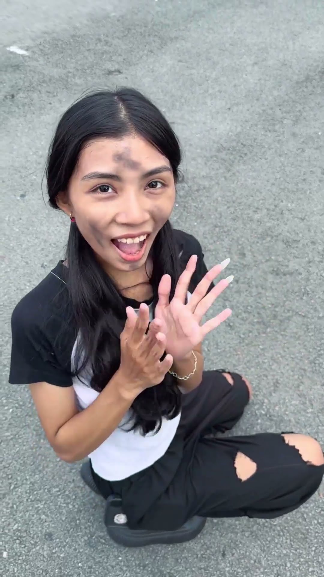LNS - Bạn của tôi bị kẹt trong xe oto || My friend is stuck in the car #shorts