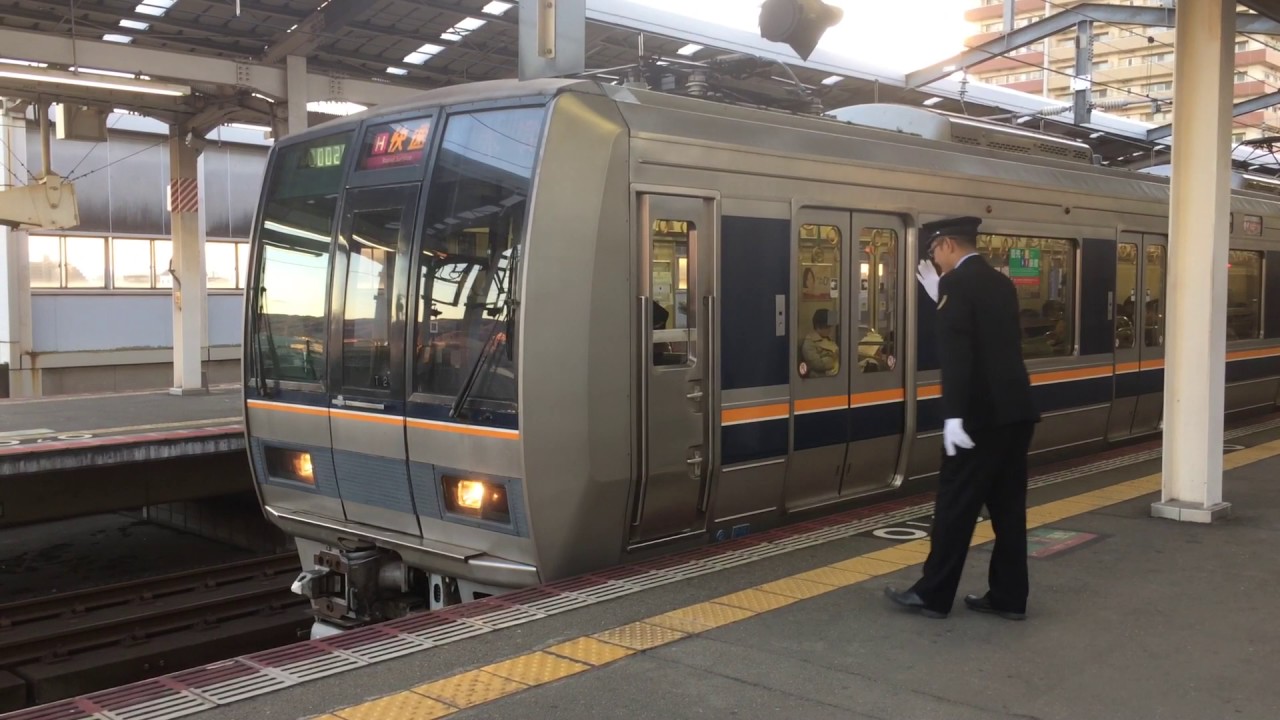 207系1000番台T2編成+S15編成 快速木津行き 発車@住道駅 - YouTube