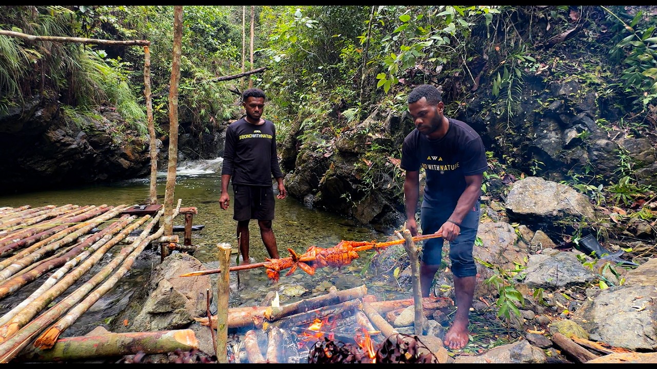 DI HUTAN PAPUA CAMPING & MEMBANGUN SHELTER, MASAK IKAN DAN BAKAR AYAM, MENCARI AIR TERJUN