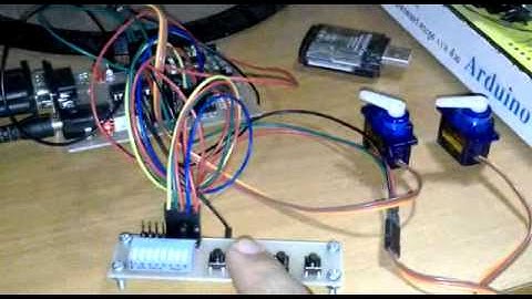 Control 2 Servo motor with button (ATMEGA8)