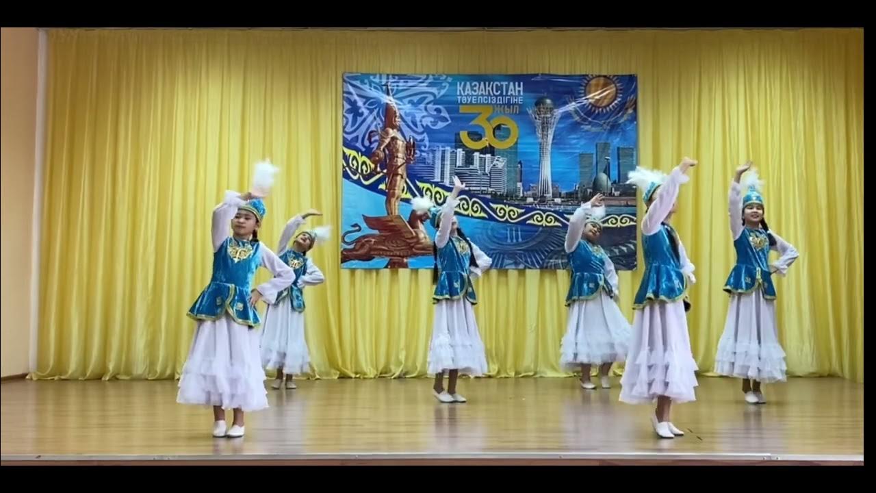 Байкерлер тобы орманда бір қызды сиқырлайды