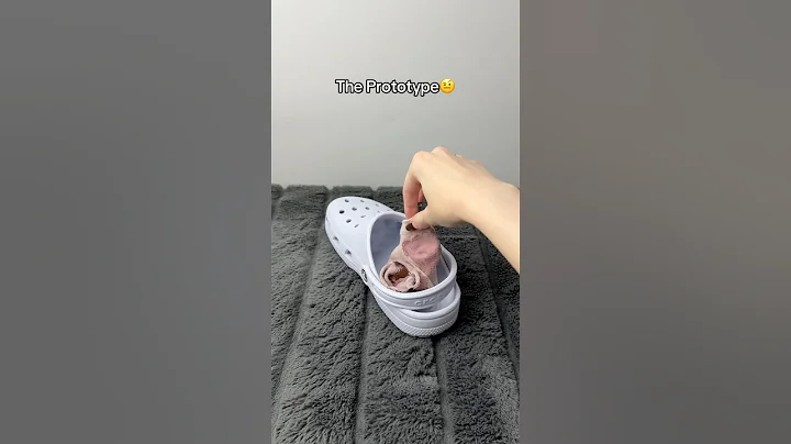 You can finally wear your Crocs in winter❄️