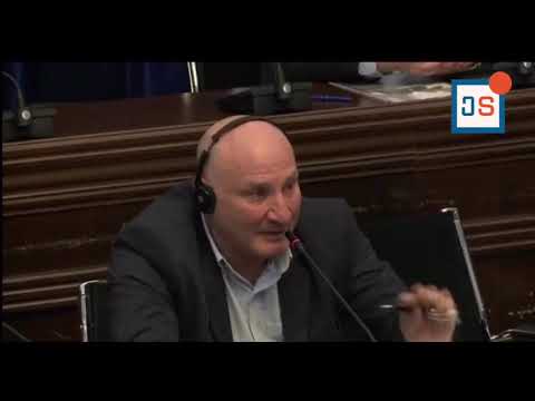 \"ულვაშიანო კაცო გაჩუმდი და წყნარად მოისმინე, იქნებ რაღაც შევიდეს შენს თავში\"