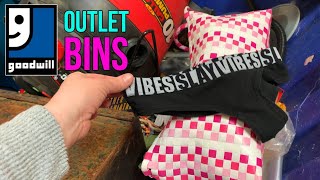 THE GOODWILL OUTLET BINS! THRIFT SHOPPING WITH DUMPSTER DIVA AT THE BINS!!