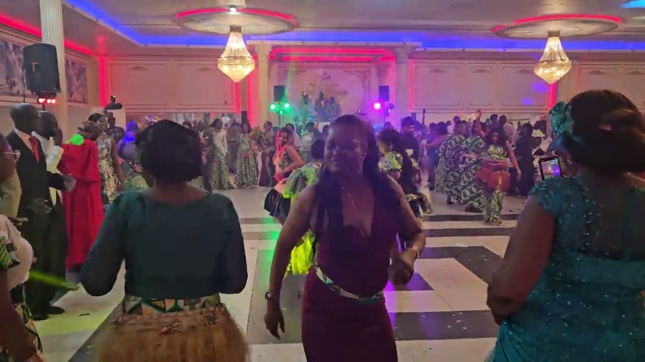 La Danse Traditionnelle  Centrafricaine  . Mariage De Nathalie et Papa Innocent.   Elyane Nitu .