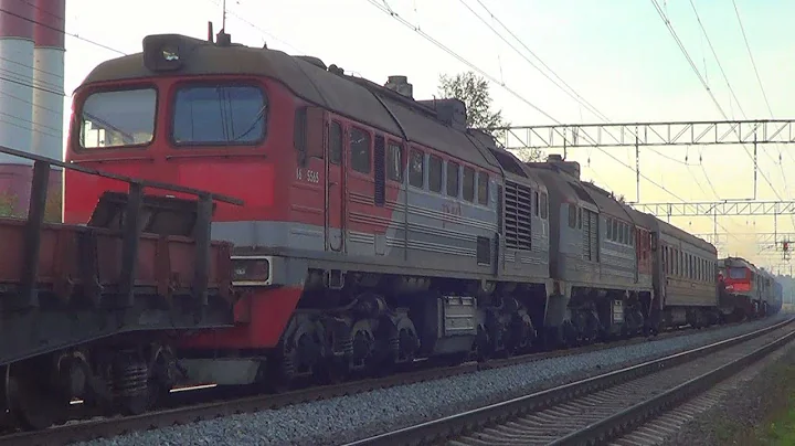 Тепловозы толкачи 2М62-0778 + 2М62-1041 с хозяйственным поездом