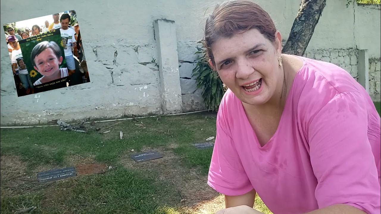 Túmulo de João Hélio, menino morto arrastado pelas ruas do Rio de Janeiro por bandidos. Nova Túmulo de João Hélio, menino morto arrastado pelas ruas do Rio de Janeiro por bandidos. Nova