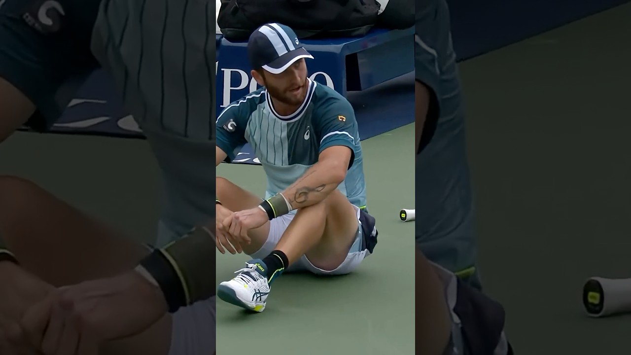 Murray has Moutet on the FLOOR! 🤩