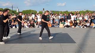 "BREAKIN BROTHERS" sur le miroir d'eau de Bordeaux.