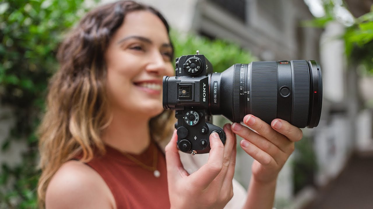 Sony 28-70mm f2 GM Review: Over 1lb LIGHTER than Canon - YouTube