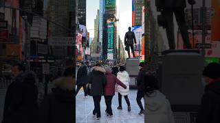 Winter fashion in #timessquare! 🌟🧣 #nyc #winter #winterfashion #shorts