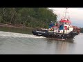 Tug Boat Trans Power xxx dan Tongkang Gold Trans xxx berlayar di Sungai Danau Kalimantan Selatan