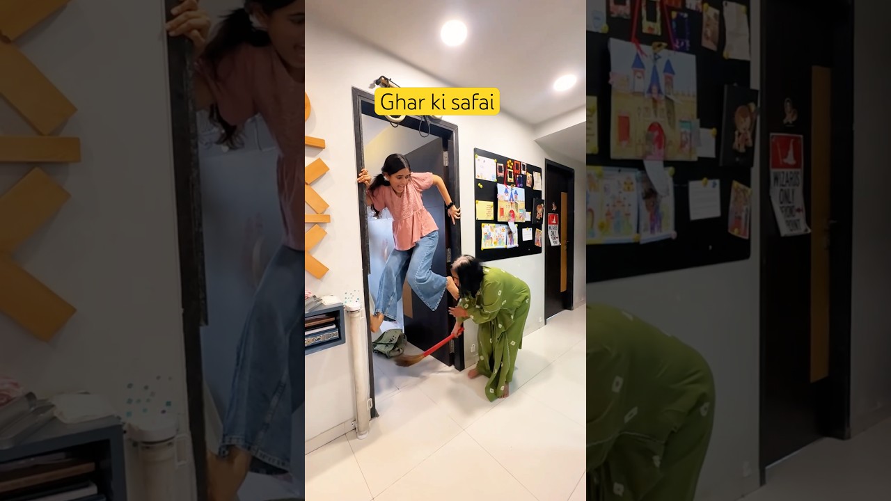 Jab mummy safai kar rhi he #Shorts #funny