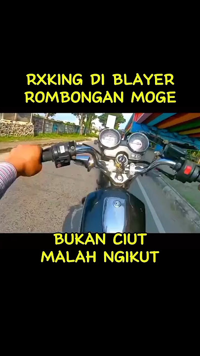 aksi RX king standing di belakang moge #moge