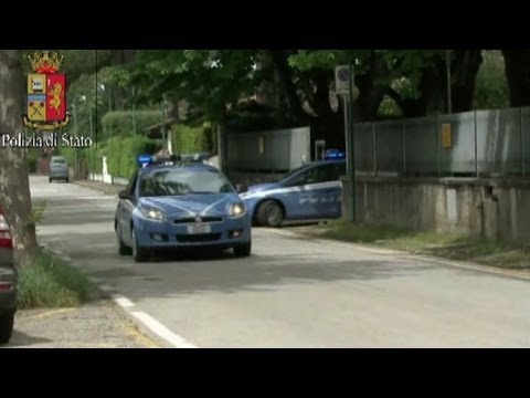 Omicidio Mariani a Forte dei Marmi: arrestati 4 romeni - YouTube