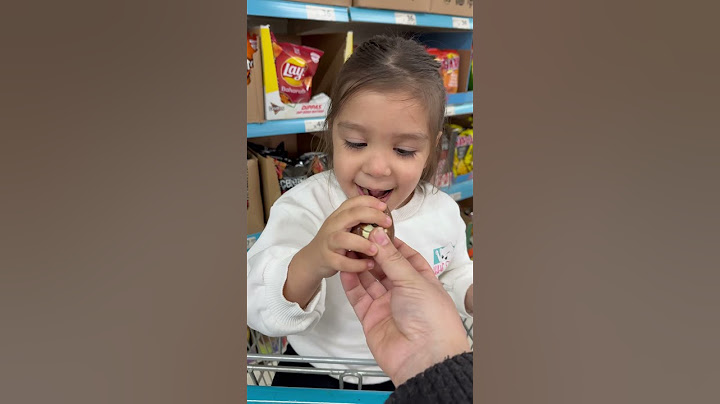Lina DEV ÇiKOLATALI YUMURTA ALDIM! iÇERISINDEKI OYUNCAGI ÇOK SEVDi! 😂😂