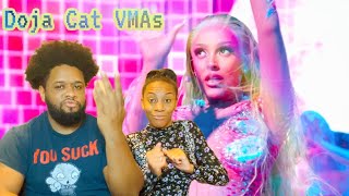 ... abdul & i are reacting to mtv music awards. hope y’all enjoyed
this v...