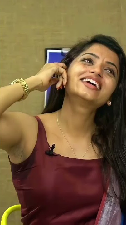 South Indian Actress shows her Armpits