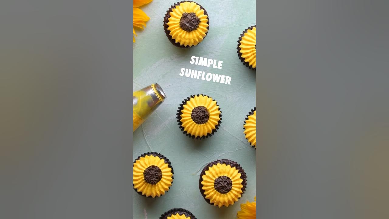 Simple Sunflower Cupcake Design #shorts Simple Sunflower Cupcake Design #shorts