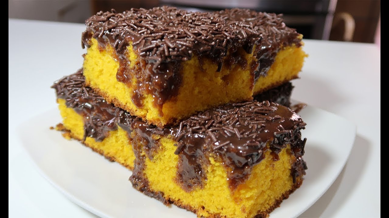 Bolo de Cenoura de liquidificador com cobertura de chocolate