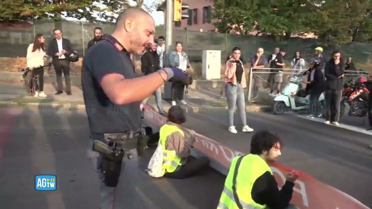 Ultima Generazione blocca il traffico a Bologna: l'opera di convincimento dei poliziotti