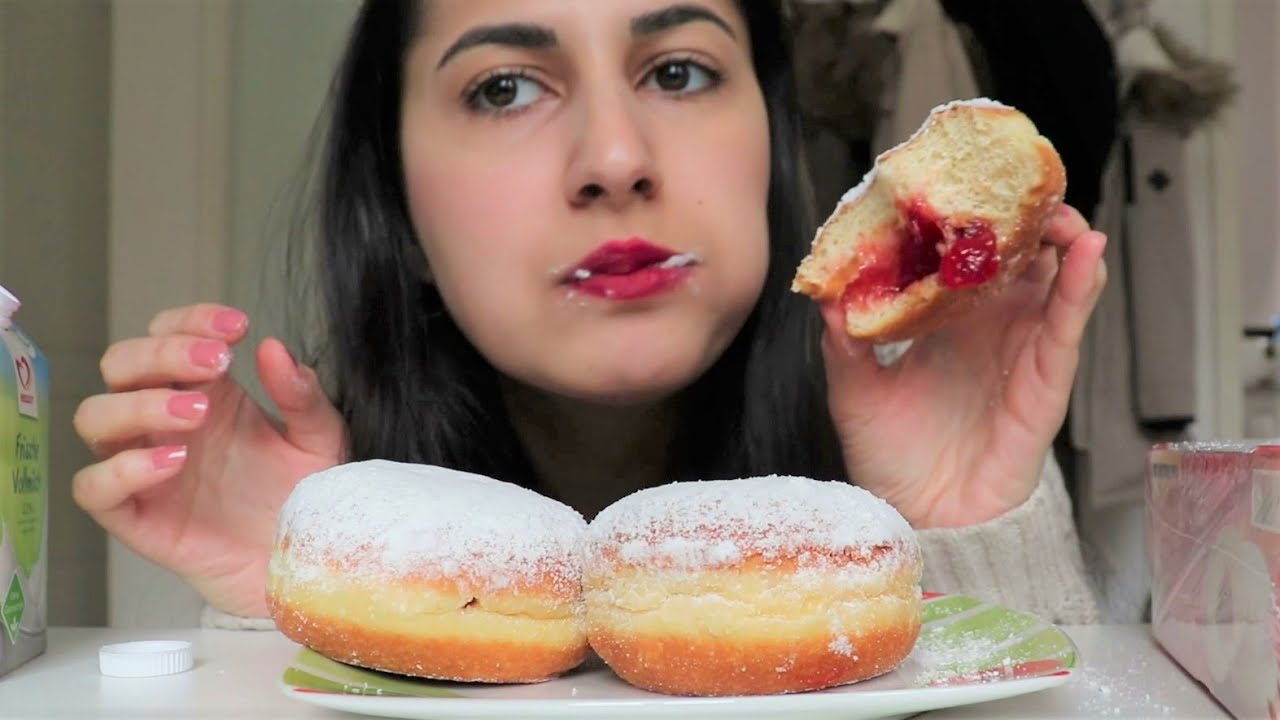 ASMR | DOUGHNUTS | JAM AND POWDERED SUGAR | BERLINER | NO TALK | CHEWING SOUNDS | breeze eats
