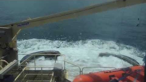 TUG BOAT SVITZER MULGA - CRASH STOP MANOEUVRE at FULL SPEED ASTERN!!!