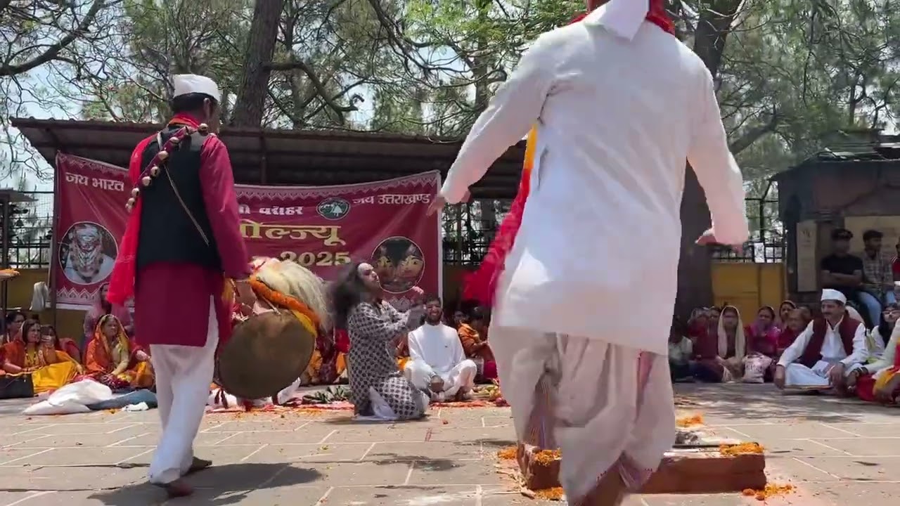 {विजयसार लकड़ी का ढोल उसका महत्व और देव डांगरी} #trending #uttrakandi #foryou #views #viral #shorts 