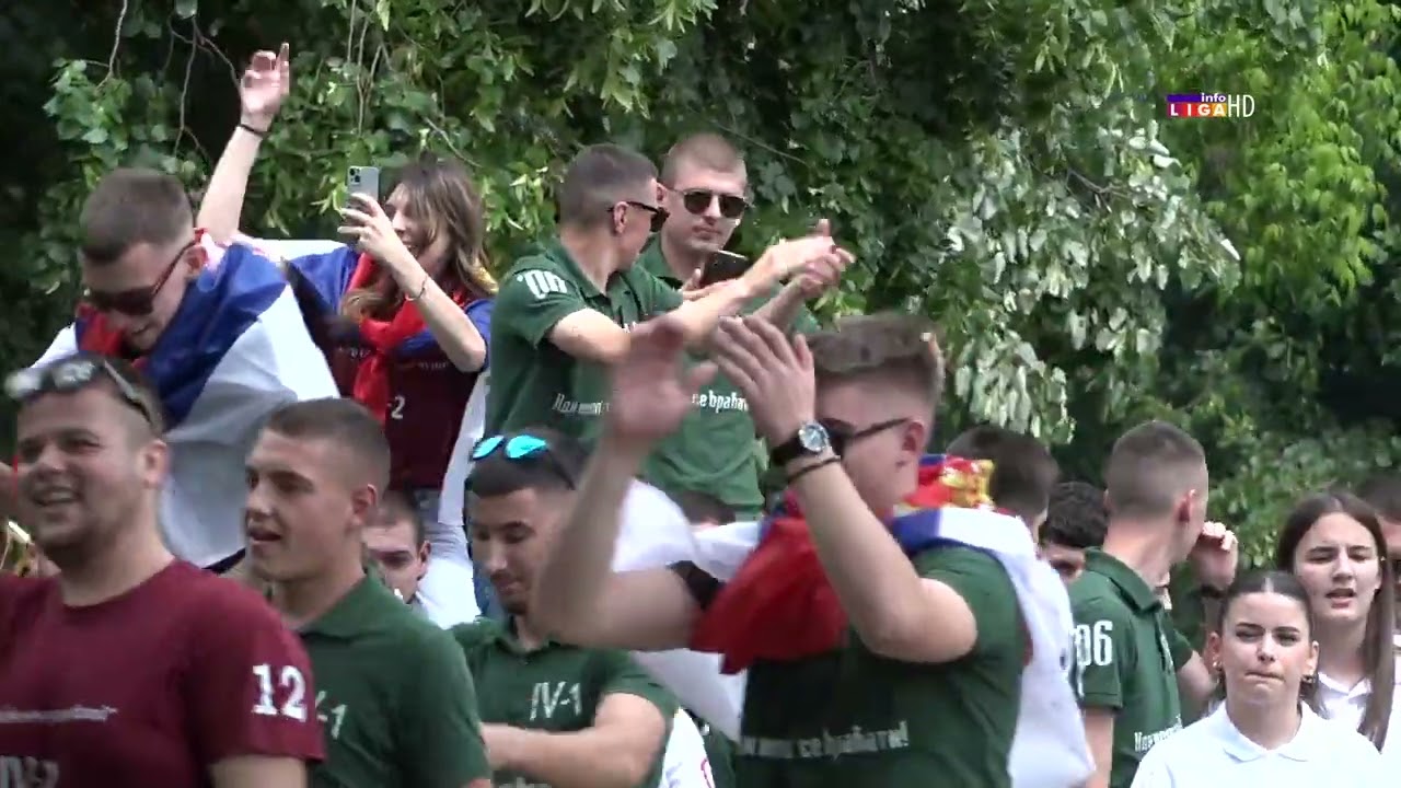 Maturanti Tehničke škole slavili u gradskom parku uz trubače