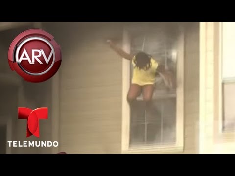 Jovencitas saltan de un edificio en llamas para salvarse | Al Rojo Vivo | Telemundo