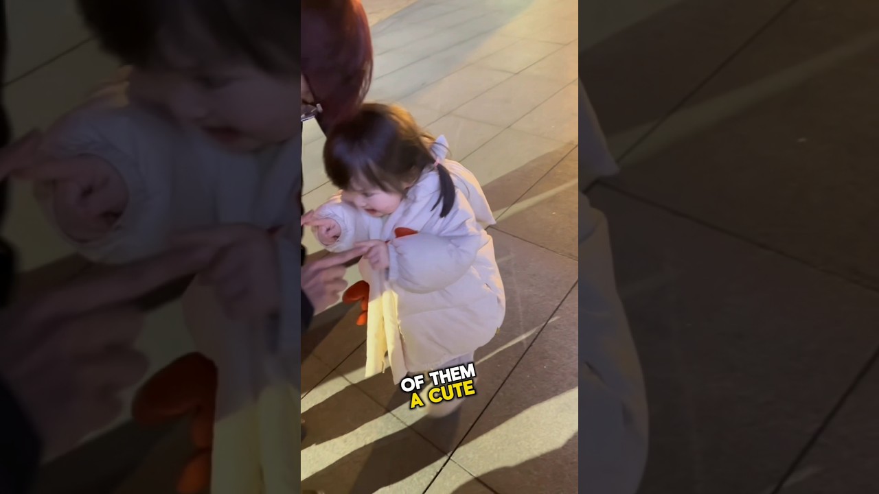 Эта маленькая девочка очаровательна 🥰