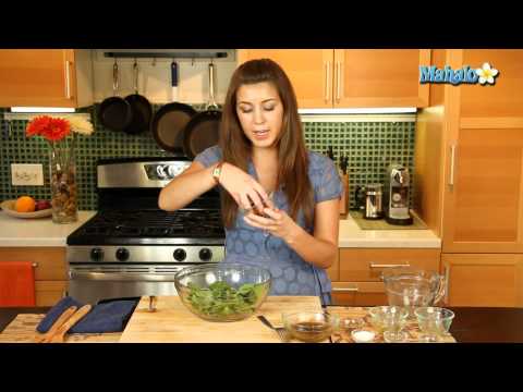 how-to-make-spinach-salad-with-bacon-and-orange-vinaigrette