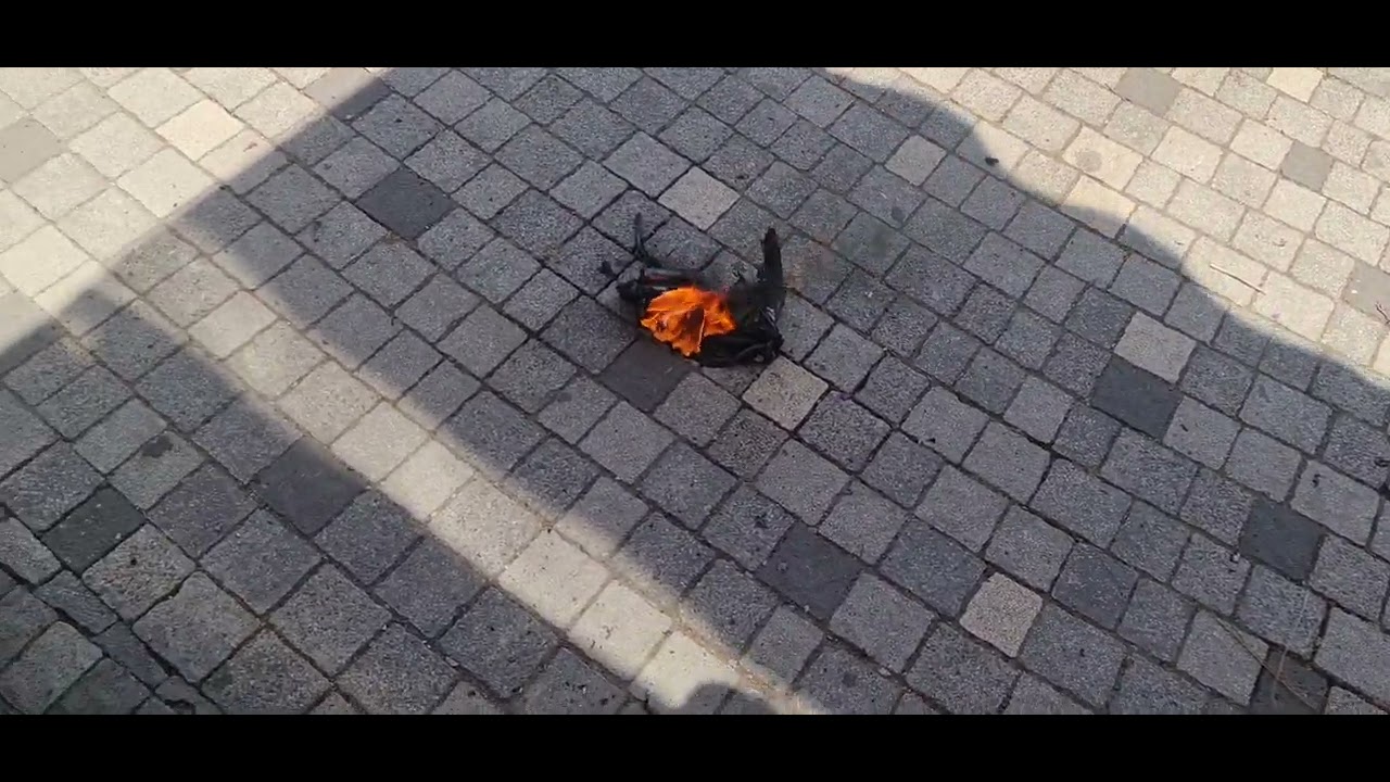 Взорвался аккумулятор от ноут бука . Будьте аккуратны ! - YouTube