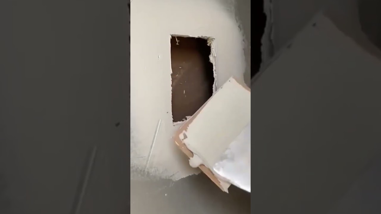 This is how to close a very large hole in the wall of a house 