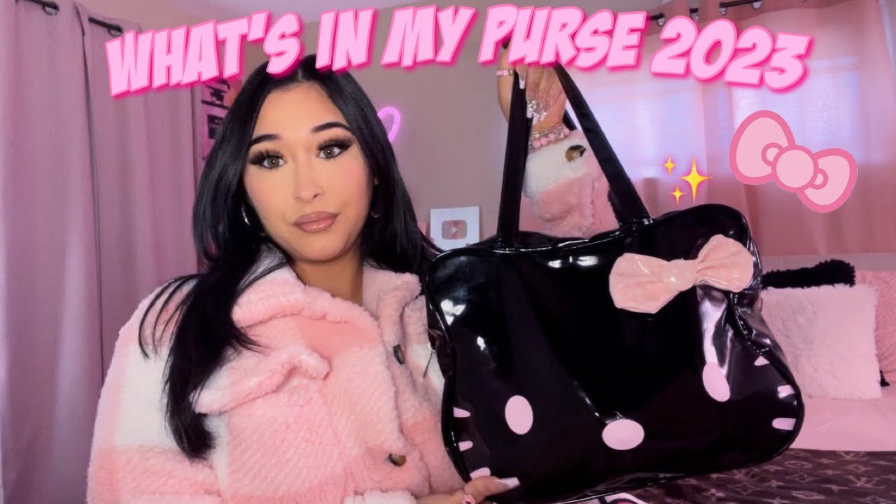 WHAT’S IN MY PURSE 2023 | Hello Kitty purse 🎀 - YouTube