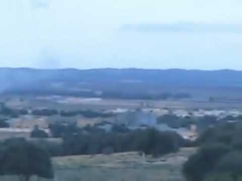 قصف كتائب القذافي بصواريخ الجراد من داخل الزنتان Mp4