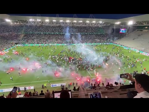 Wut um Abstieg ihres Clubs: Fans stürmen Fußball-Feld in Saint-Etienne