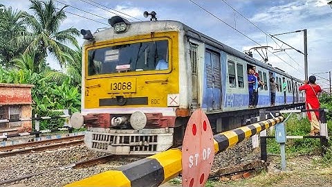 Single WINDSHIELD ONOL EMU Local Train Furious Skipped At Railgate #easternrailways